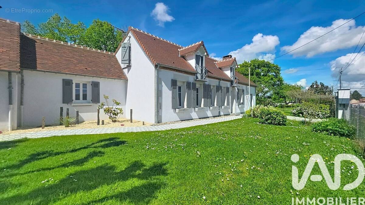 Photo 1 - Maison à NEUILLY-LE-REAL
