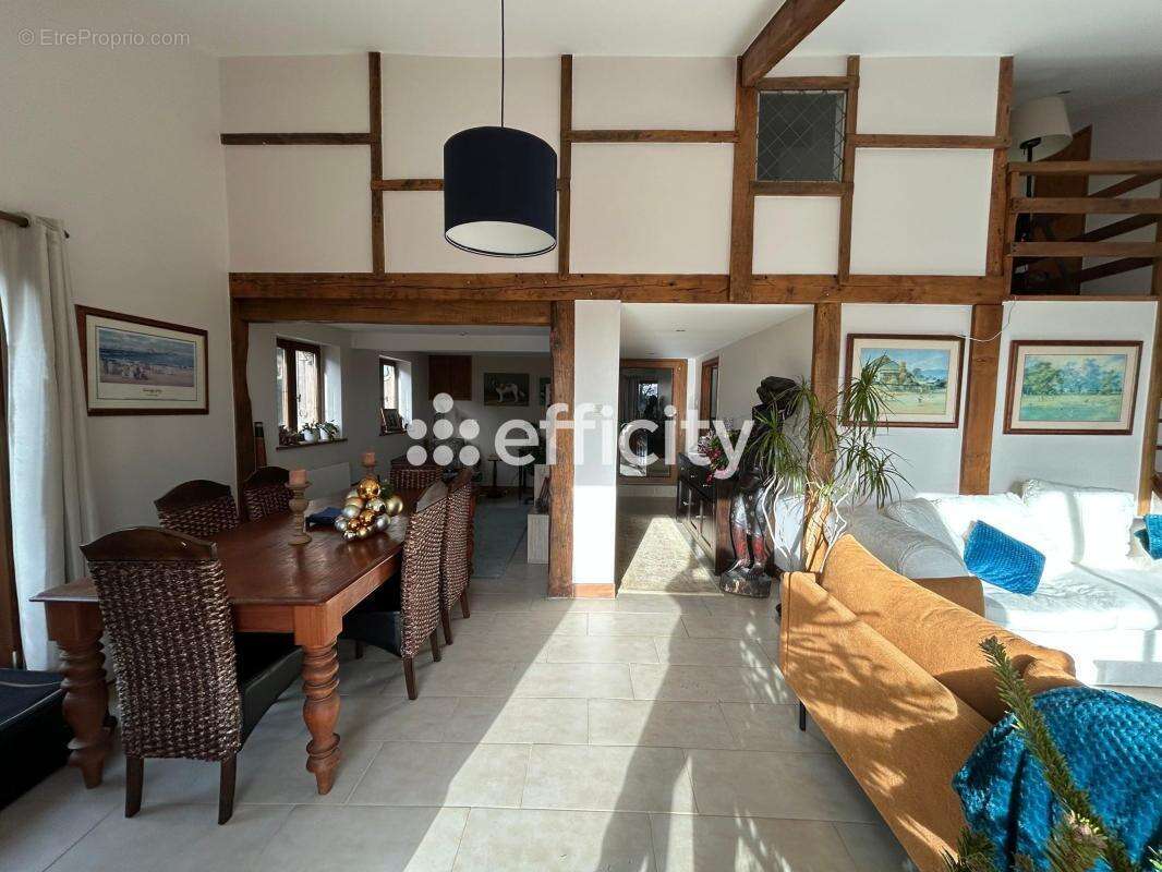 Maison à SAINT-SEVER-CALVADOS