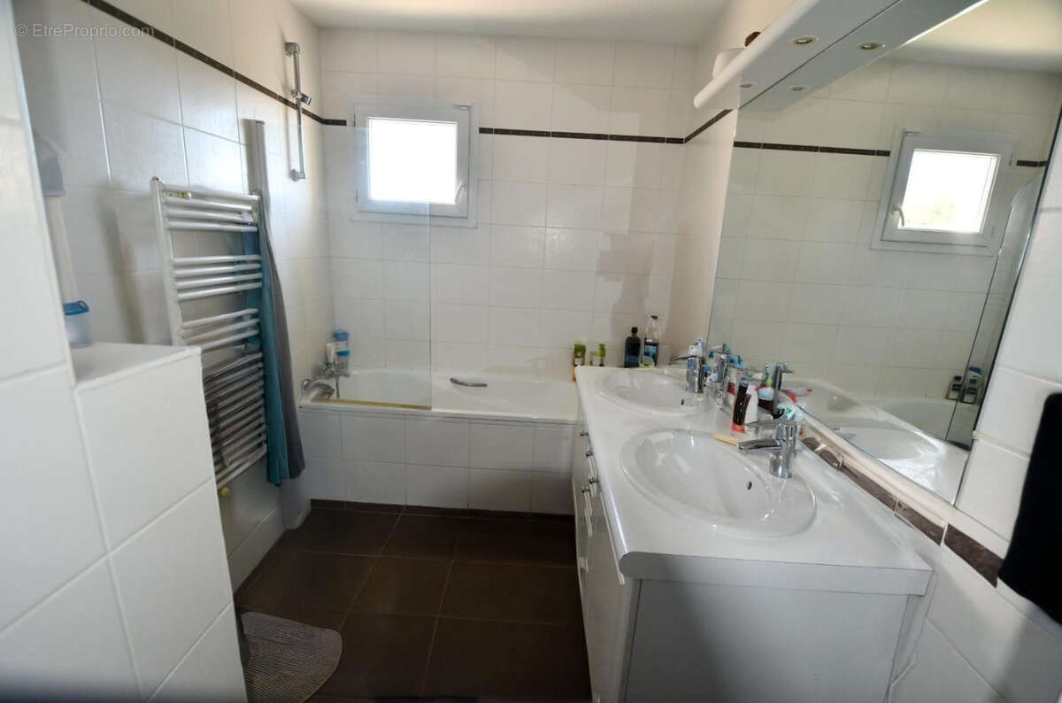 Maison à PREVESSIN-MOENS