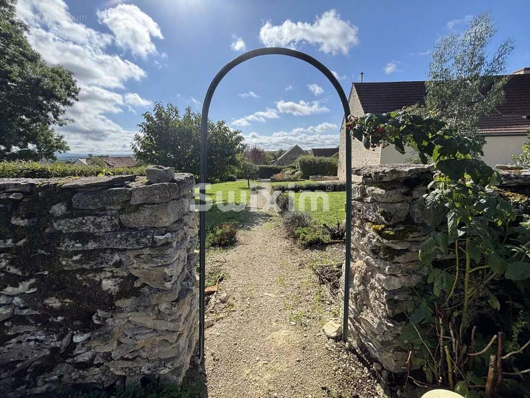 Maison de caractère rénovée avec élégants volumes - photo 17