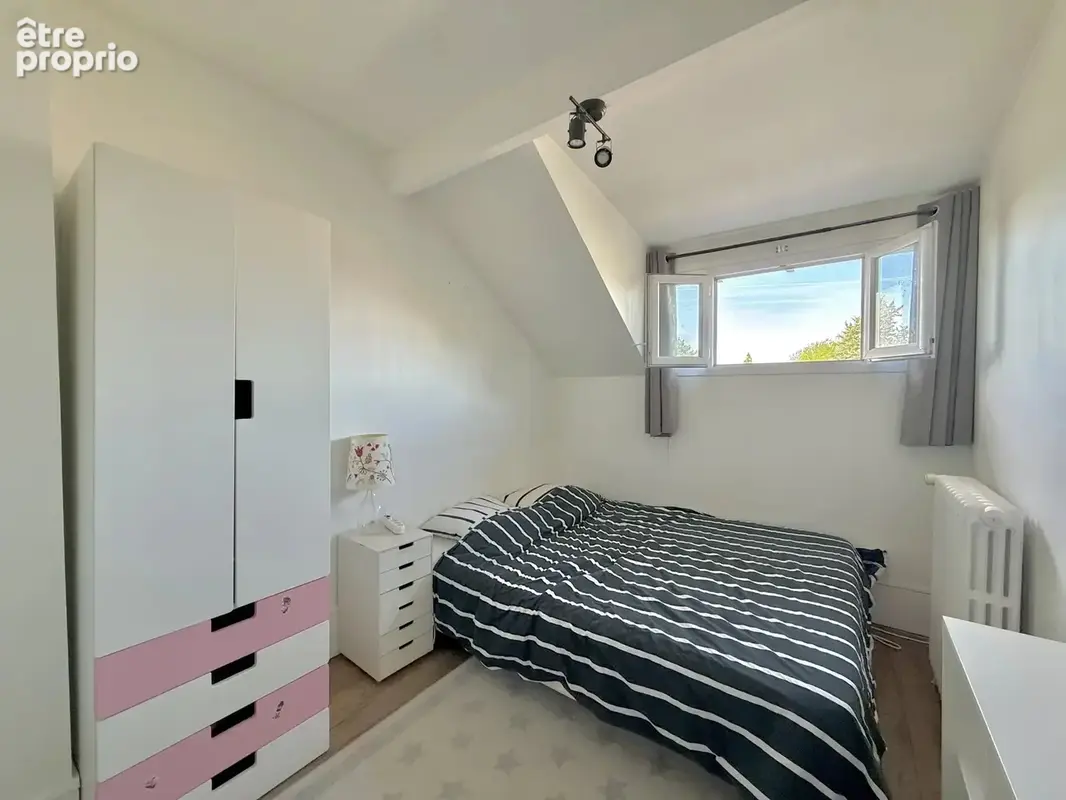 BRUNOY – Quartier des Deux Vallées – Élégante demeure de caractère avec piscine sur terrain arboré de 1.355m² - photo 22
