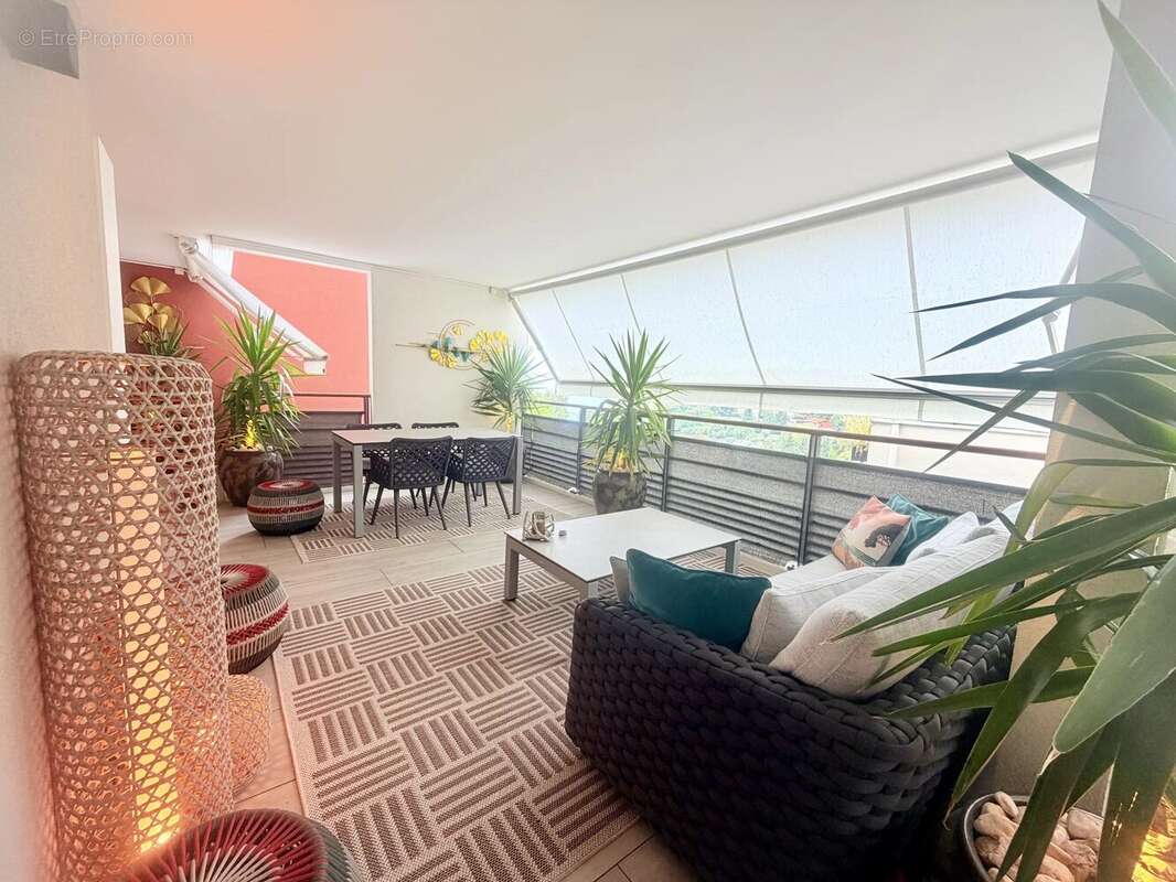 Appartement à EZE