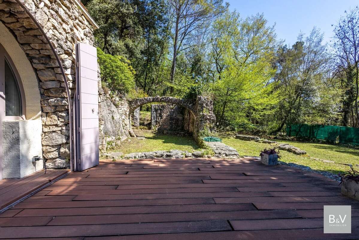Maison à TOURRETTES-SUR-LOUP