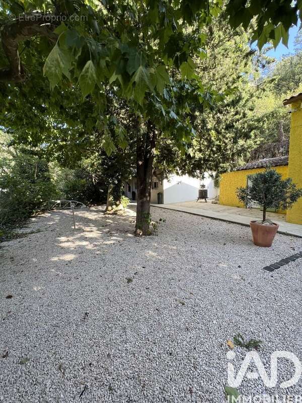 Photo 4 - Commerce à AURIOL