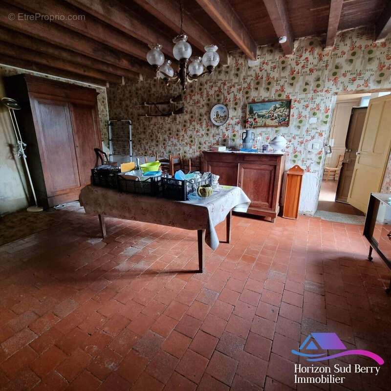 Salle à manger - Maison à SAINTE-SEVERE-SUR-INDRE