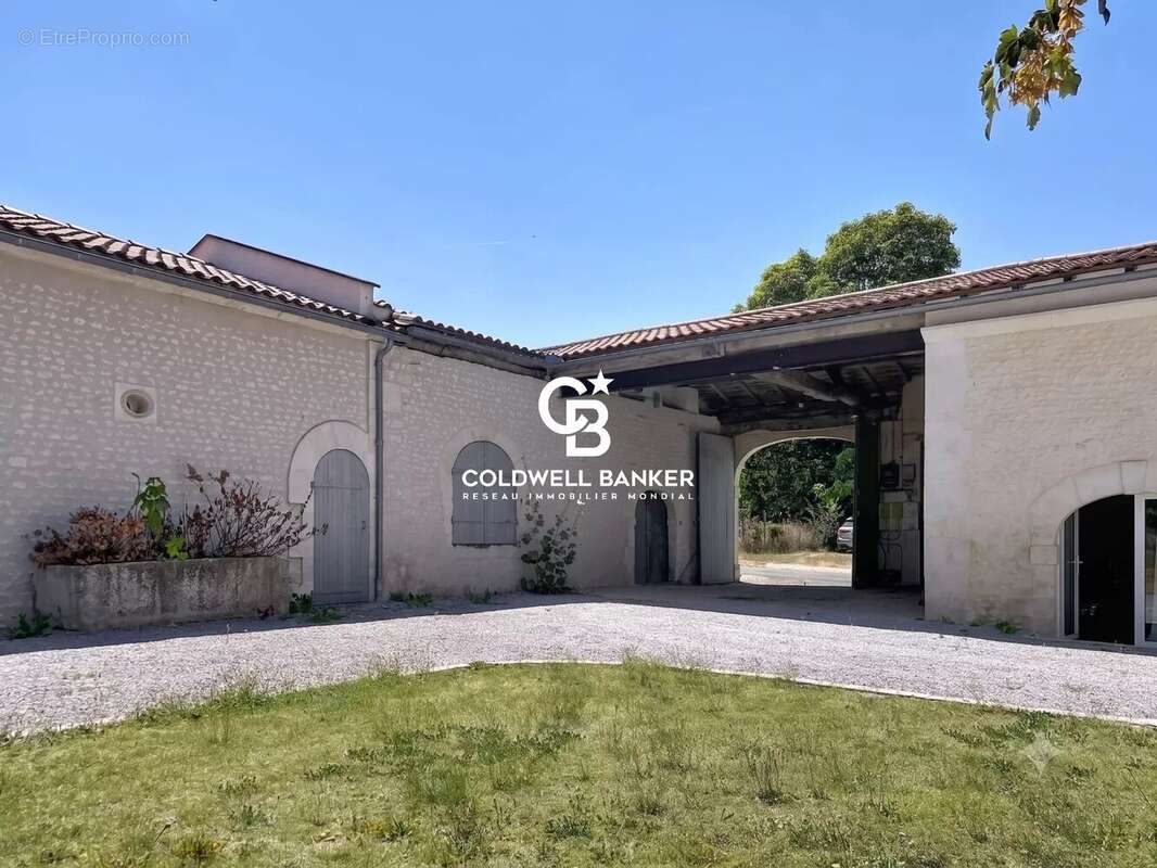 Vente Propriété de Charme : Ancienne Propriété Viticole de 275 m² avec Piscine - photo 8