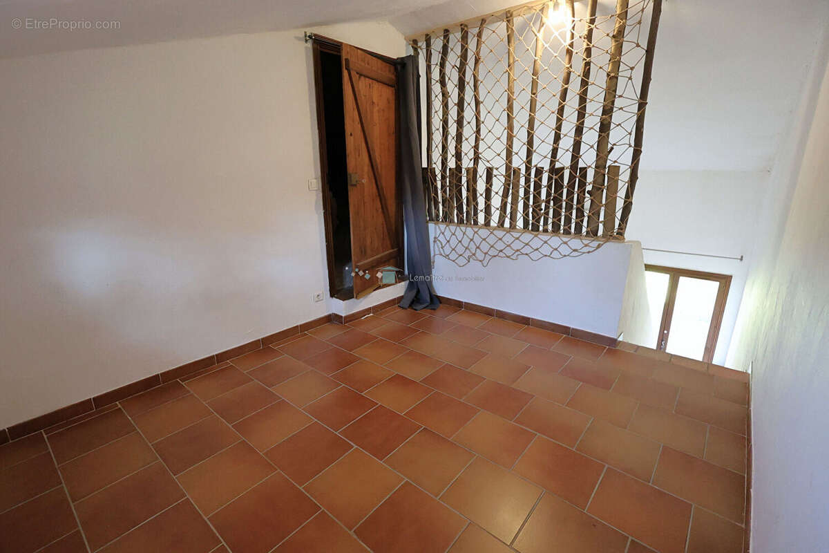 Maison à SAINT-CEZAIRE-SUR-SIAGNE