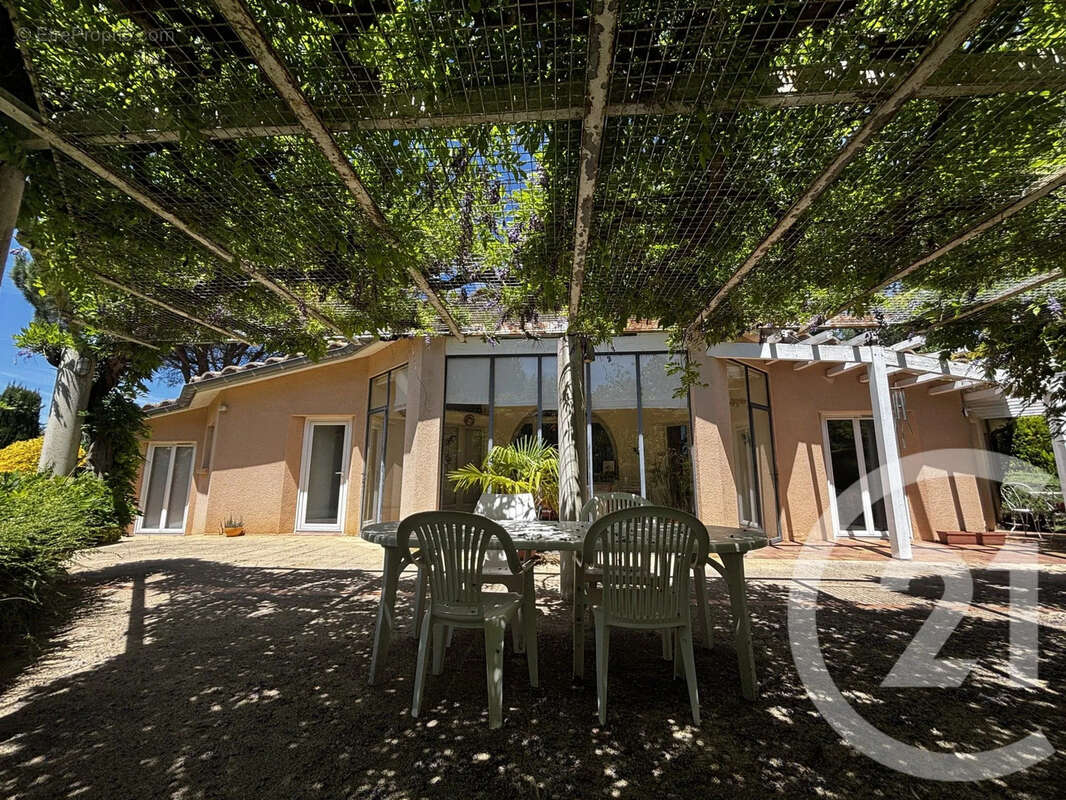 Maison 170 m² à Vigoulet-Auzil  - photo 1