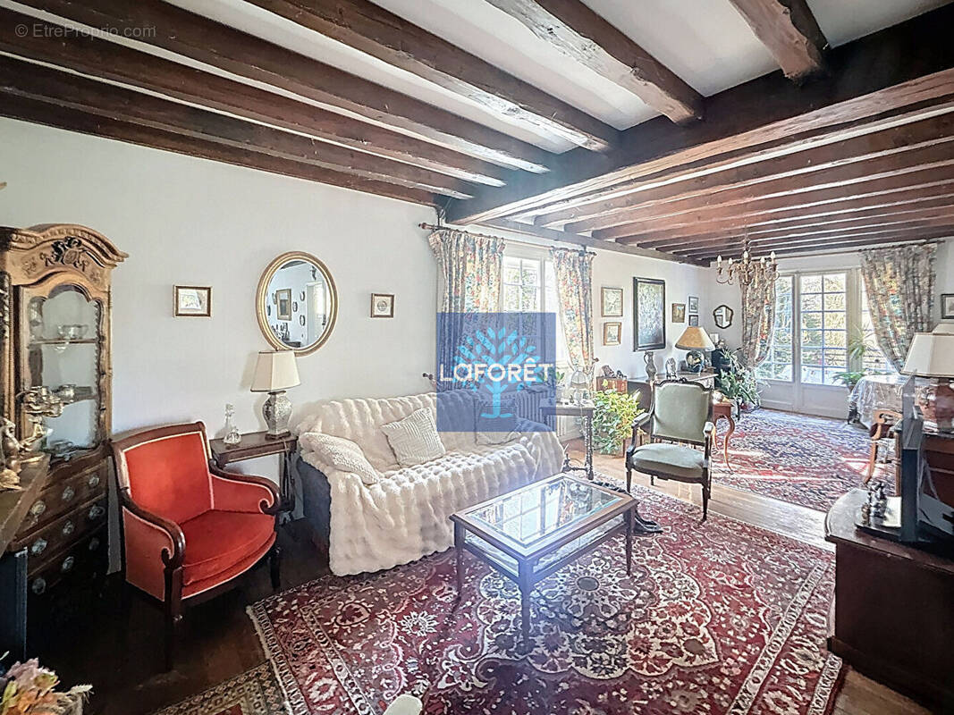 Maison à BAZOCHES-SUR-GUYONNE