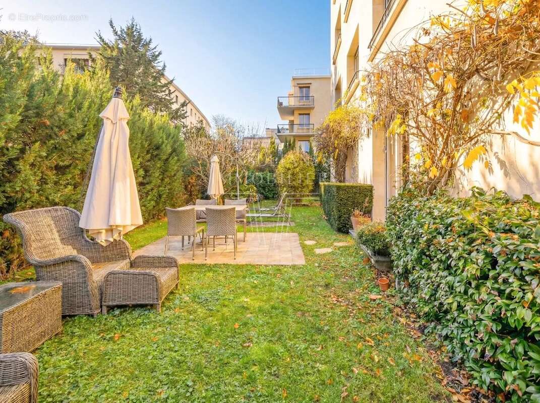 Appartement à NEUILLY-SUR-SEINE