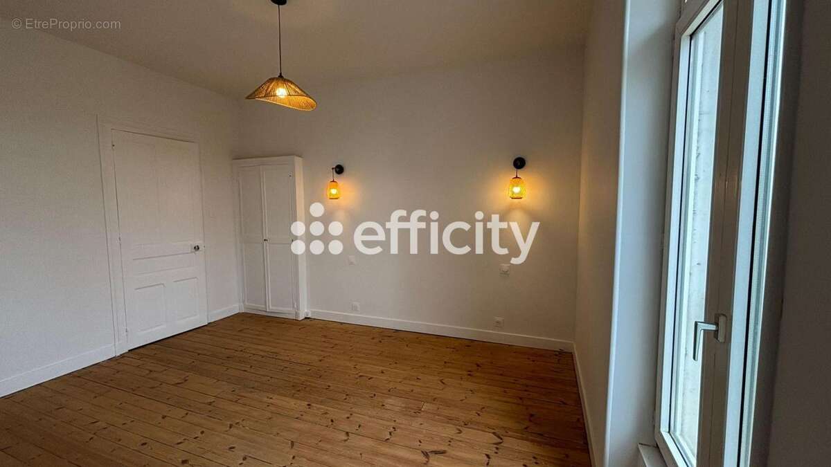 Maison à RUELLE-SUR-TOUVRE