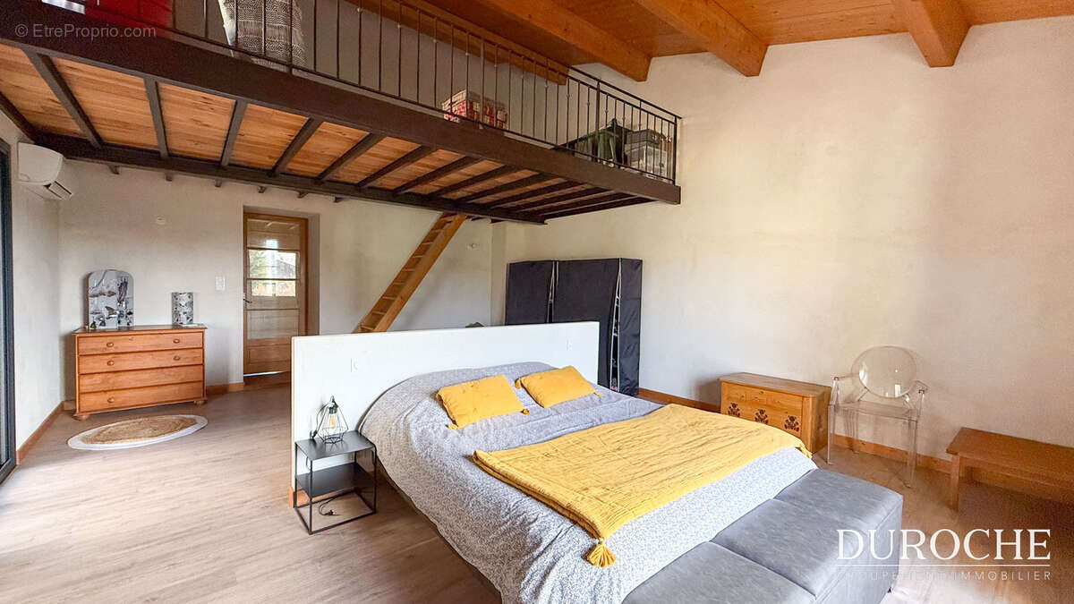 Maison à COURTHEZON