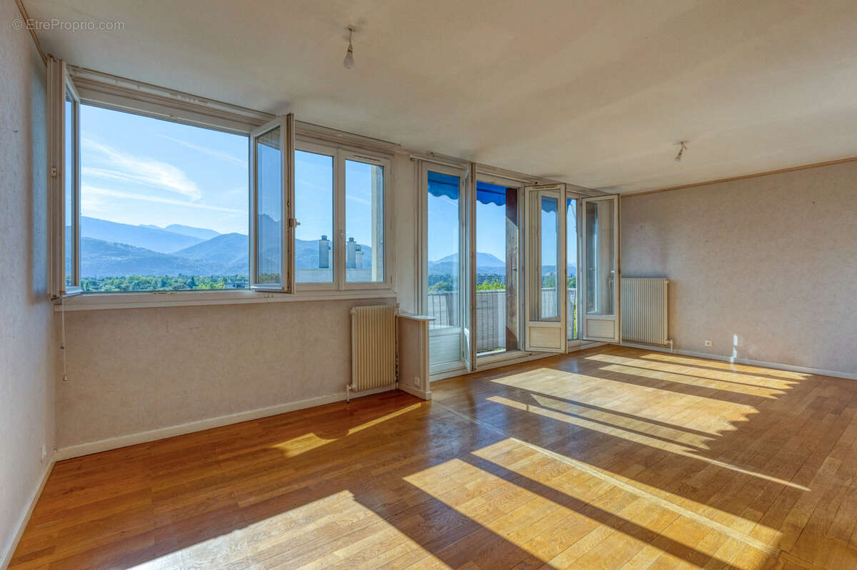 Appartement à MEYLAN