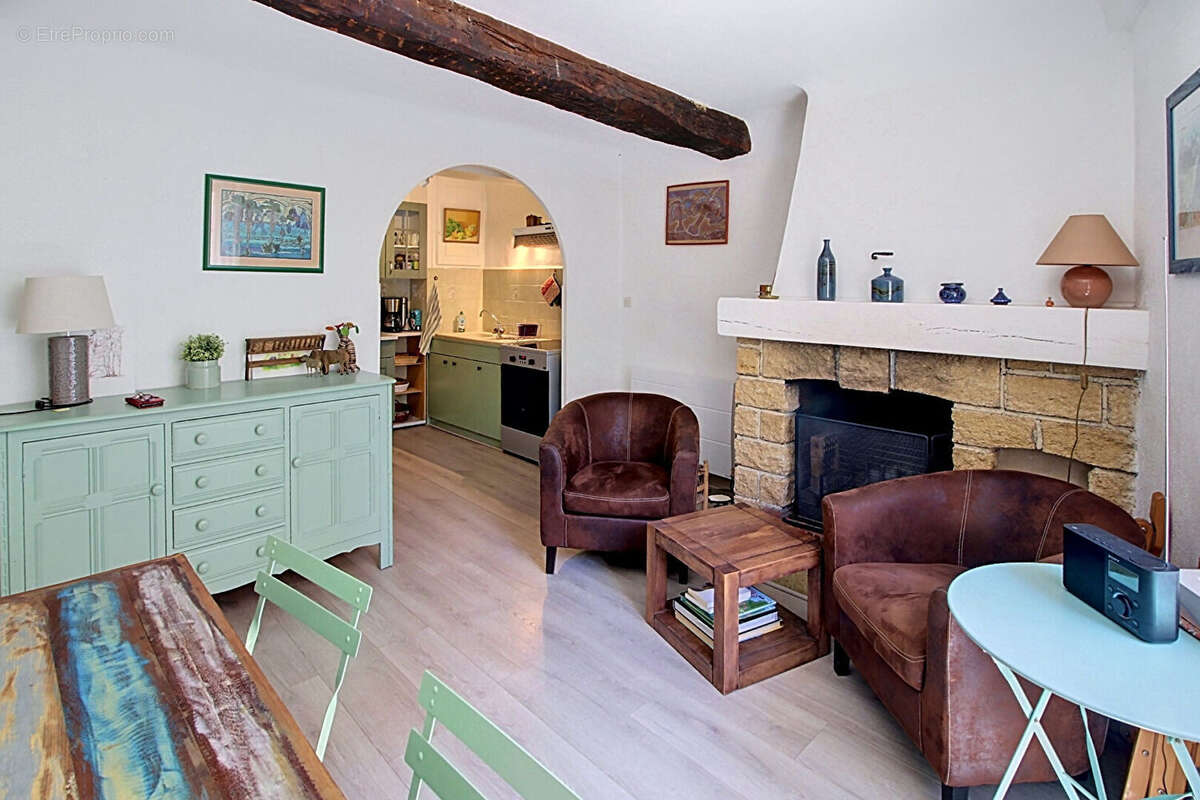 Maison à ENTRECASTEAUX