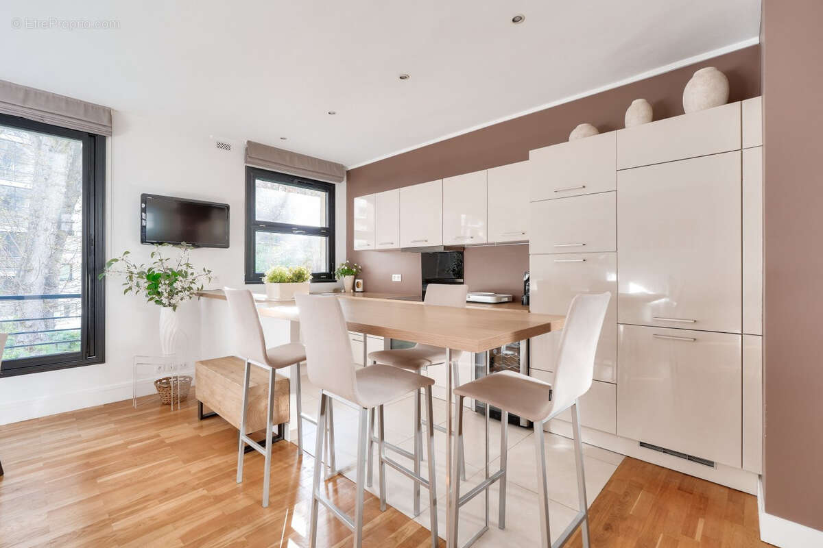 Appartement à PARIS-16E