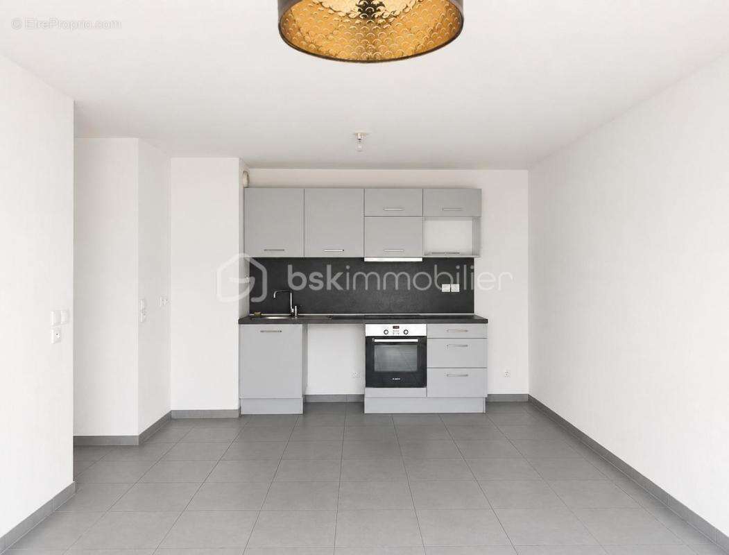 Appartement type 3 - dernier etage - terrasse et vue degagee montagnes - photo 4