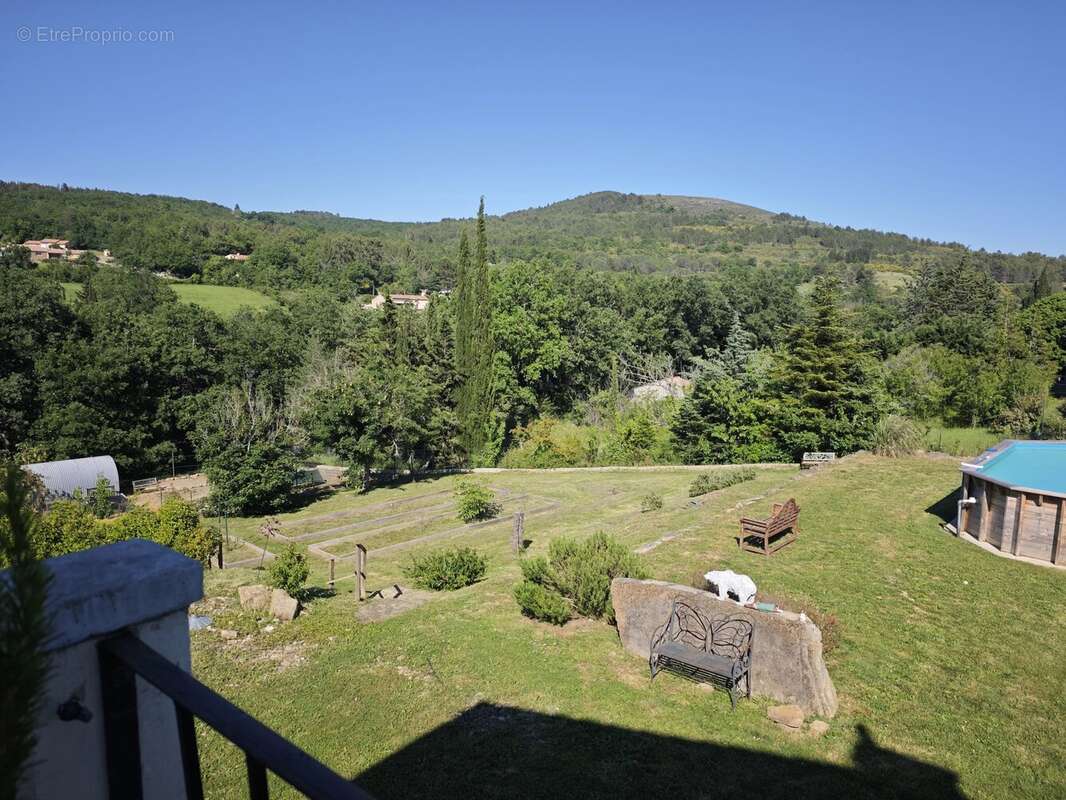 Superb maison sur un grand terrain avec vues imprenables - photo 17