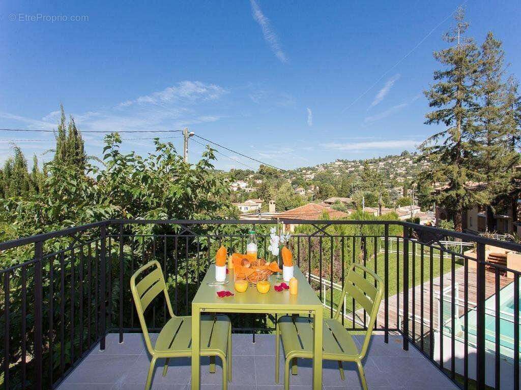 Appartement à MOUGINS