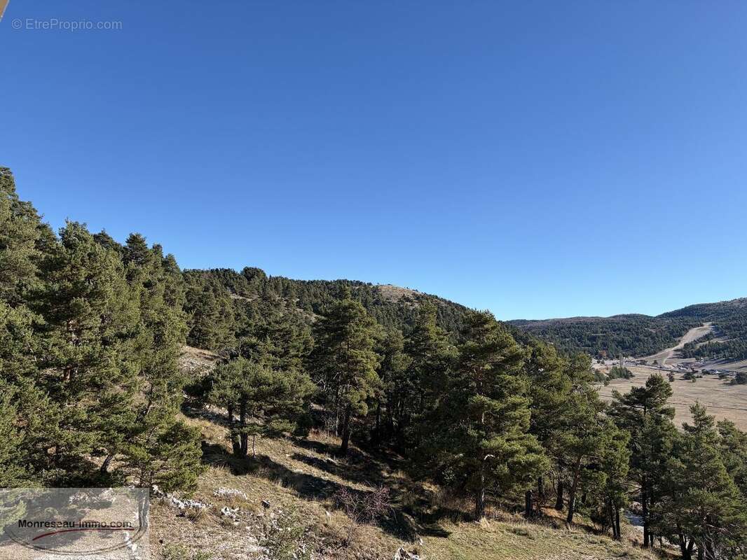 Appartement à GREOLIERES