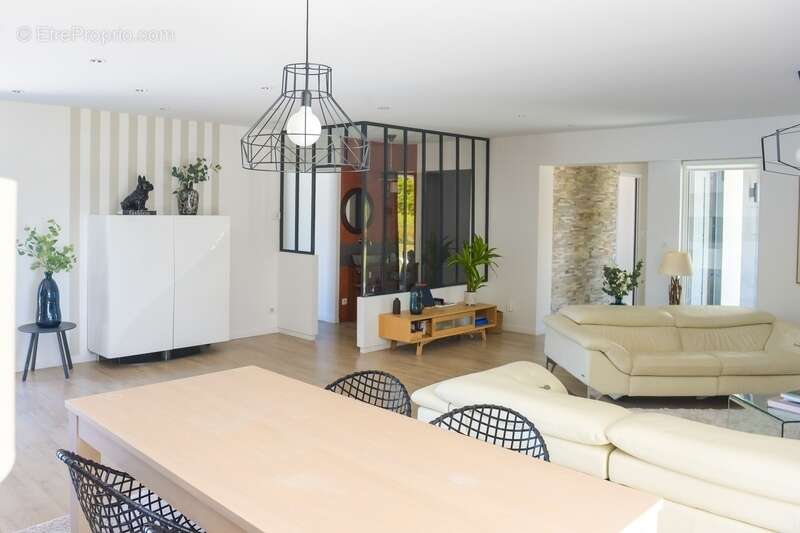 Maison contemporaine haut de gamme 203m2 avec piscine chauffée et double garage - photo 9