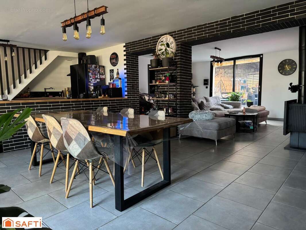 Maison 111 m² à Vendeuil-Caply  - photo 3