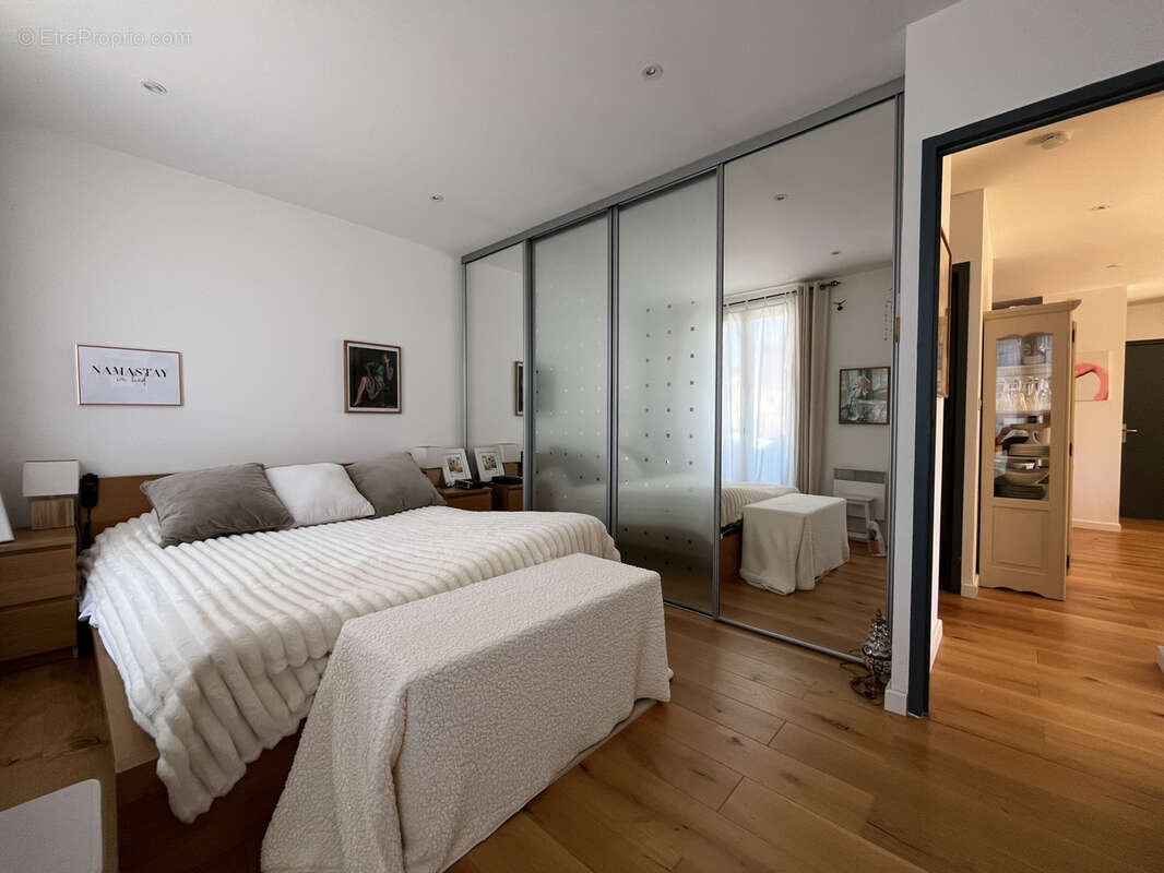 Appartement T3 - 86m2 - Immeuble Haussmannien - photo 8