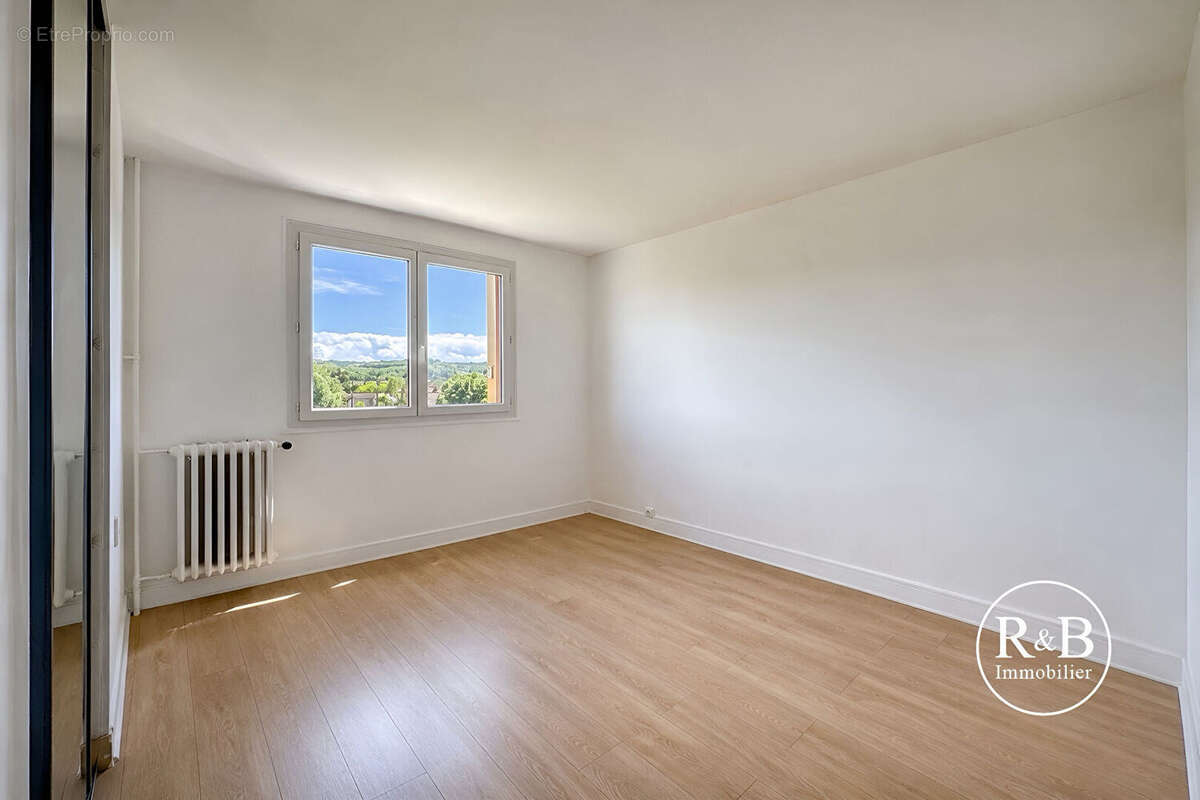 Appartement à LES CLAYES-SOUS-BOIS