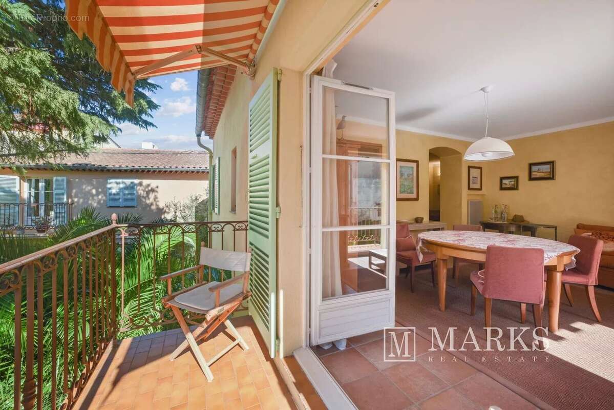 Appartement 3 chambres en centre-ville avec trois balcons - photo 2