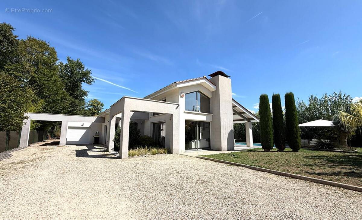 Maison à FLEAC