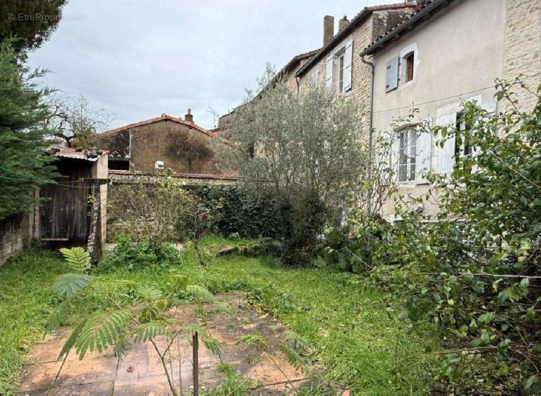 Maison à RUFFEC