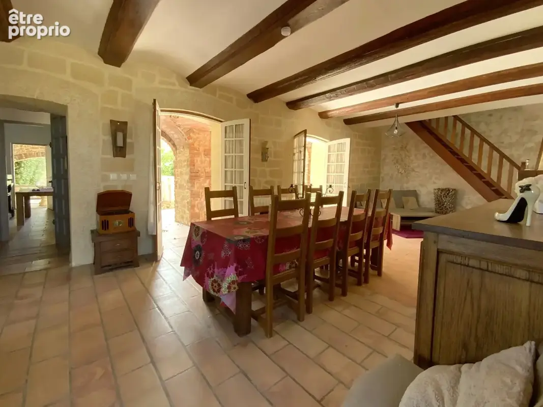 Maison en pierre avec piscine et son terrain 3000 m2 - photo 4