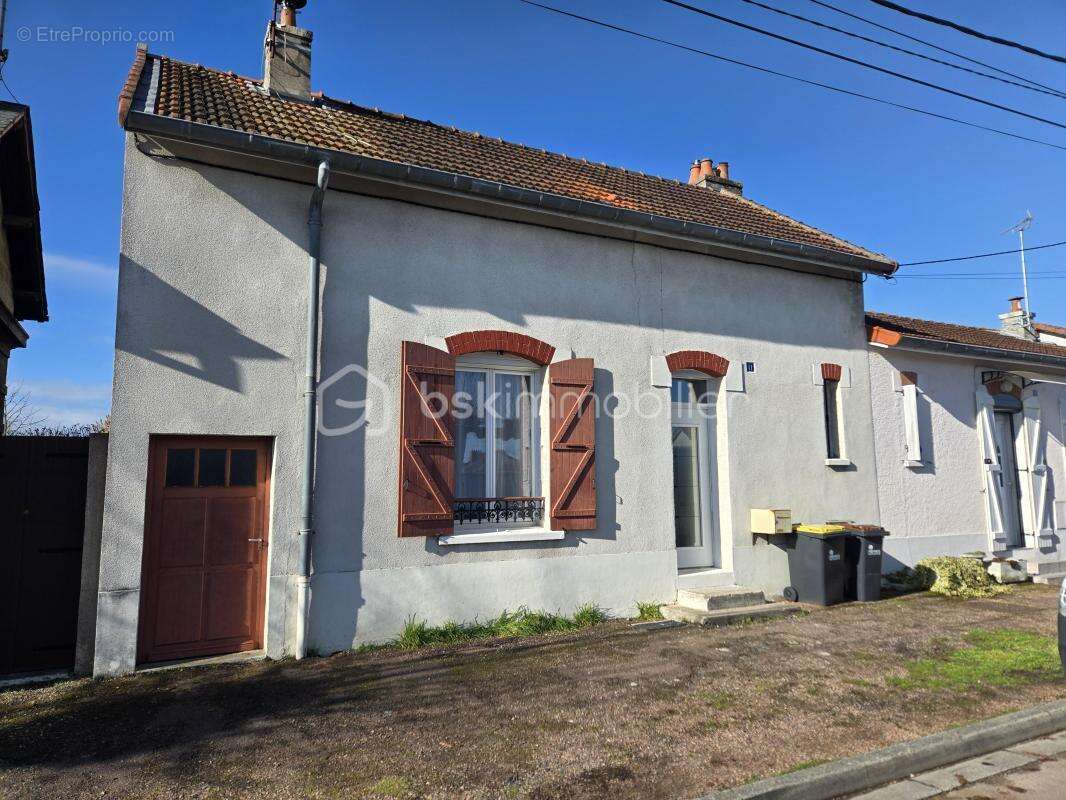 Maison à VARENNES-VAUZELLES