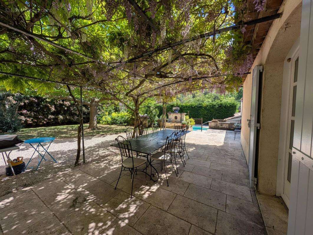 Maison à LA BASTIDE-DES-JOURDANS