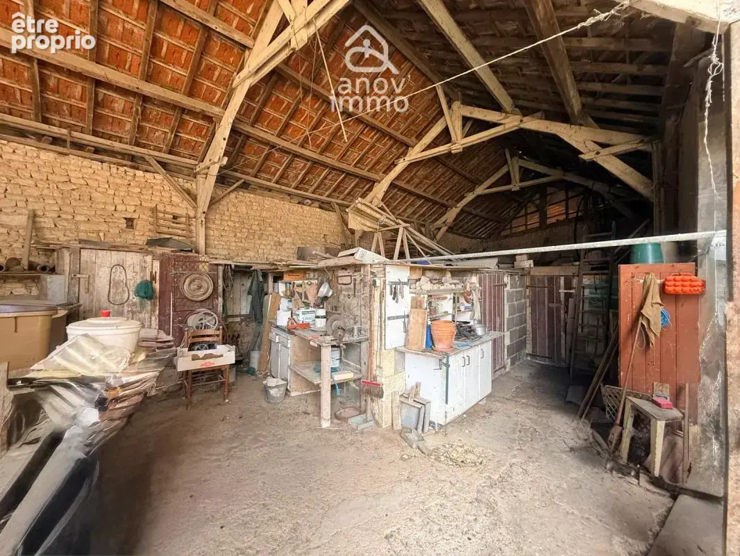 Maison familiale avec nombreuses dépendances à CHAMPNIERS - photo 15