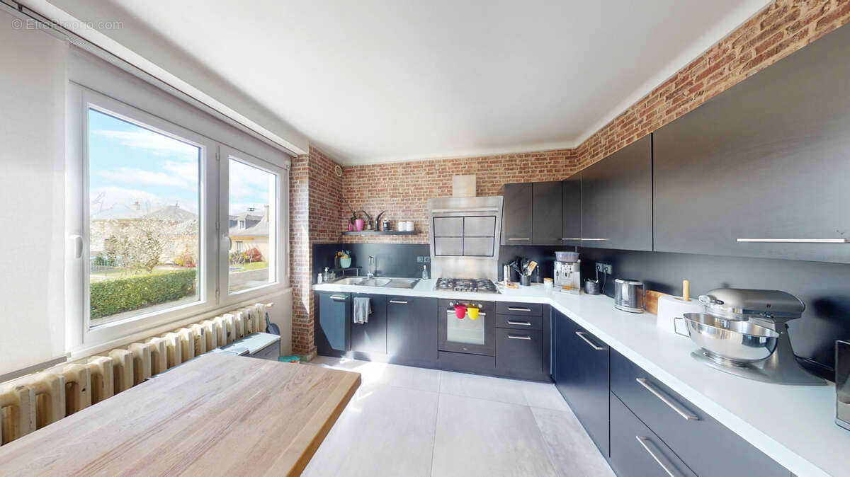 Maison à LUC-LA-PRIMAUBE