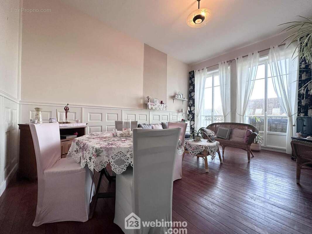 Une belle pièce de vie de 22 m² - Appartement à LAON