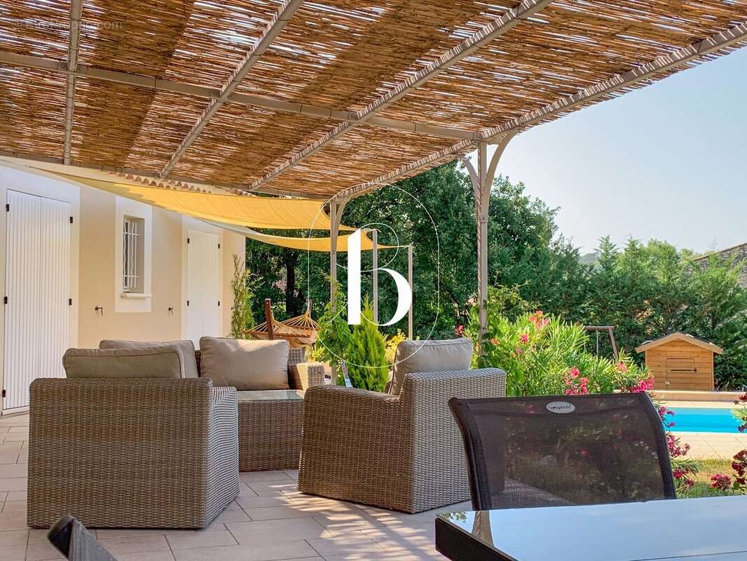 Maison à LA ROQUE-SUR-CEZE