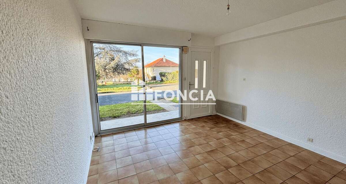 Poitiers faubourg st cyprien -  3 pieces en tres bon etat - photo 1