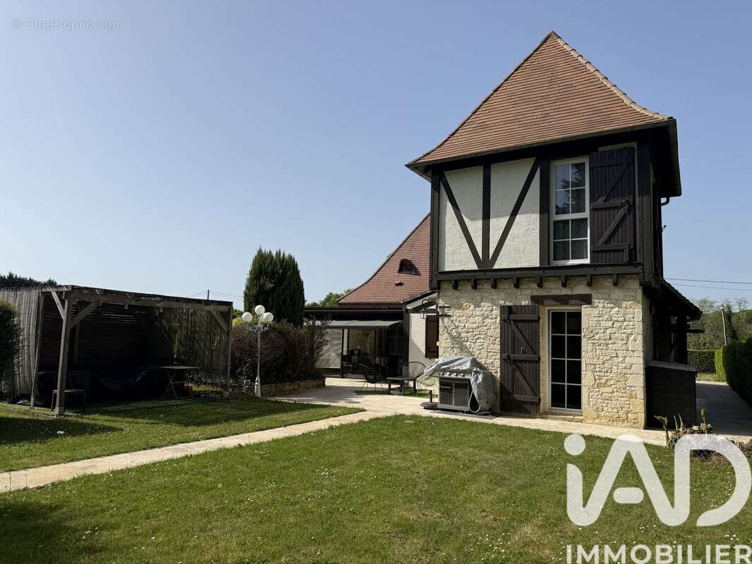 Maison 169 m² à Varennes  - photo 3