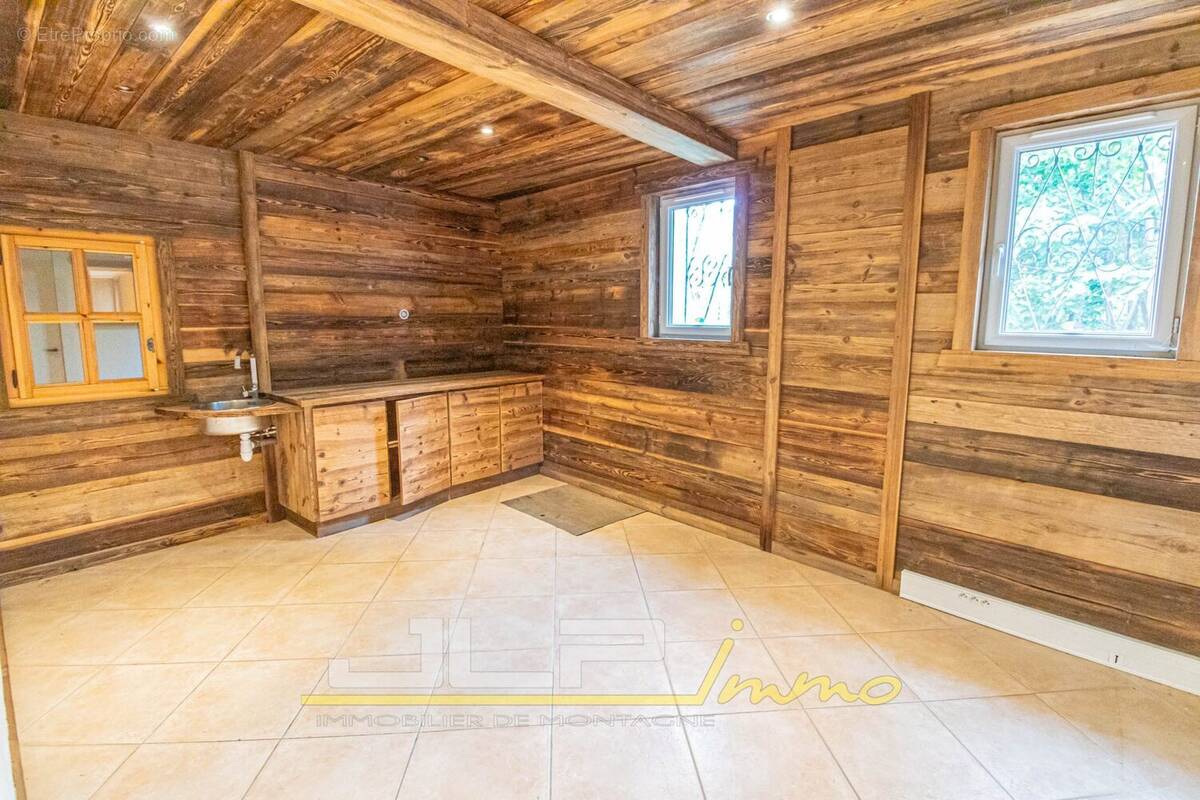 Commerce 171 m² à Megeve  - photo 1
