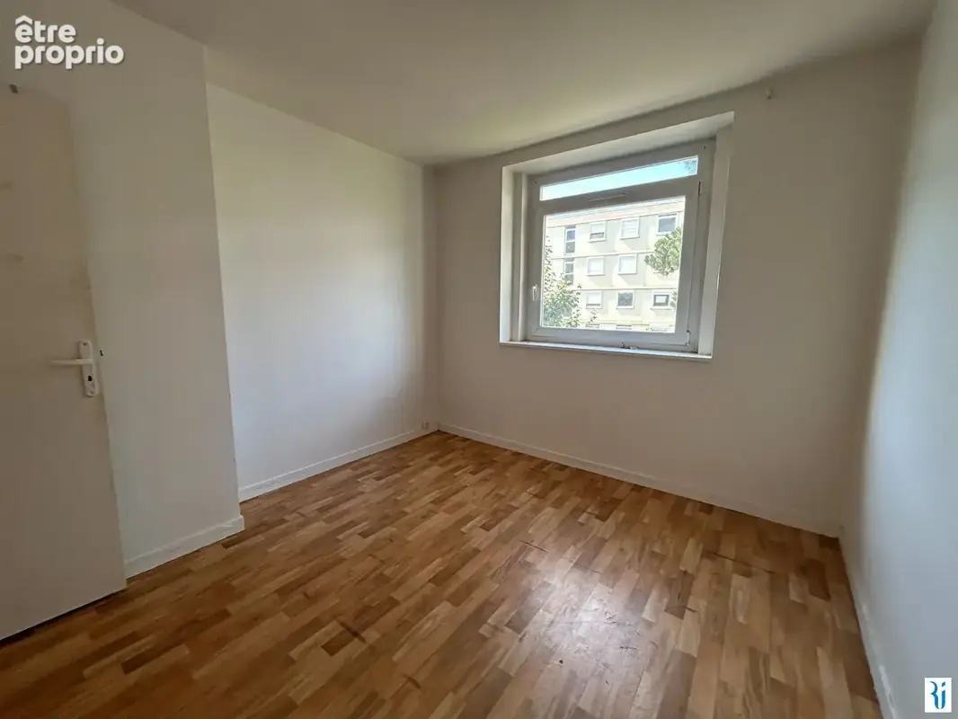 A vendre appartement F4 MONT SAINT AIGNAN avec balcon et cave - photo 6