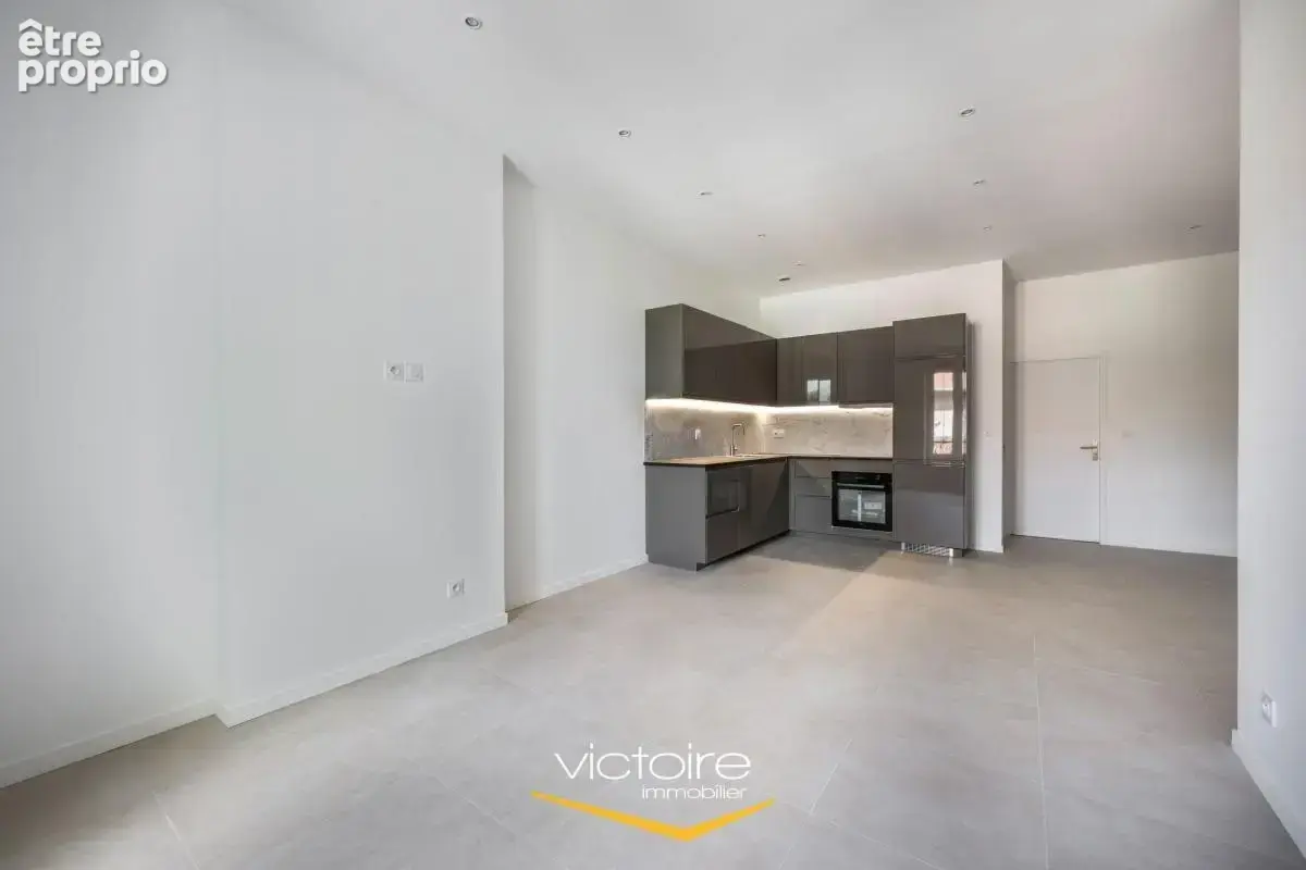 LYON 3 / COEUR MONTCHAT - Appartement T4 - Réhabilitation complète en 2026 - photo 2
