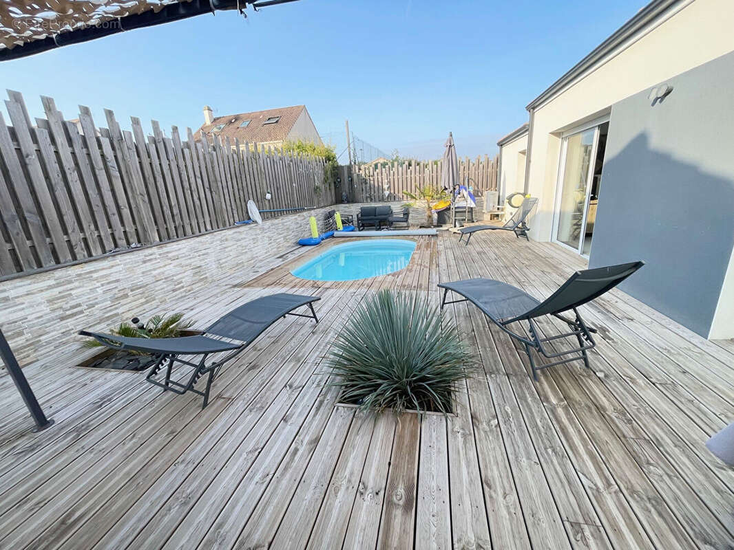 Maison à MONTFAUCON-MONTIGNE