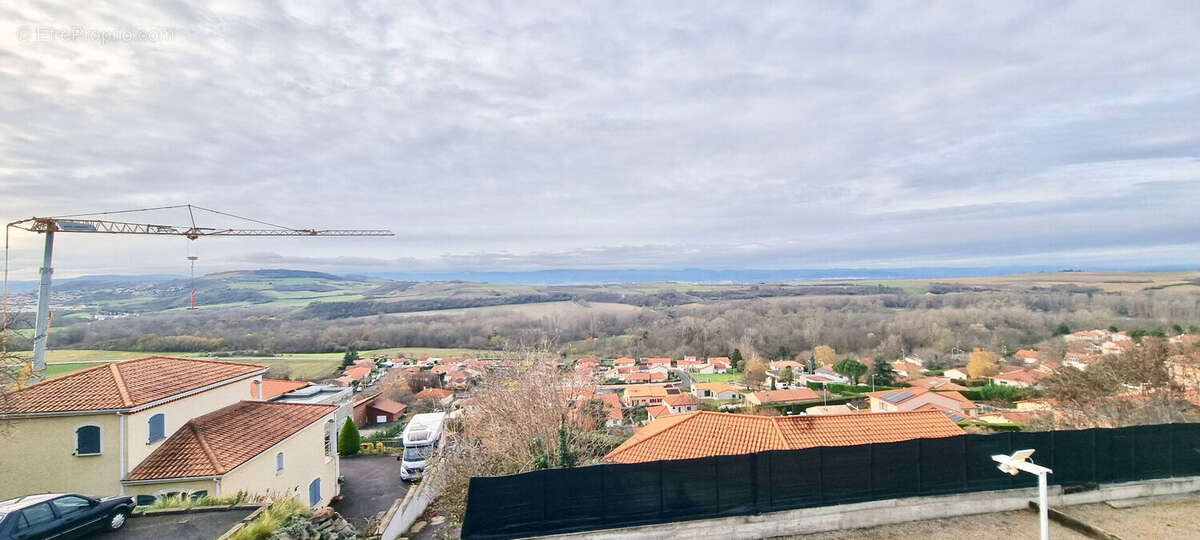 MUR-SUR-ALLIER / Maison à vendre avec 4 chambres, piscine et  grand garage ! - photo 14