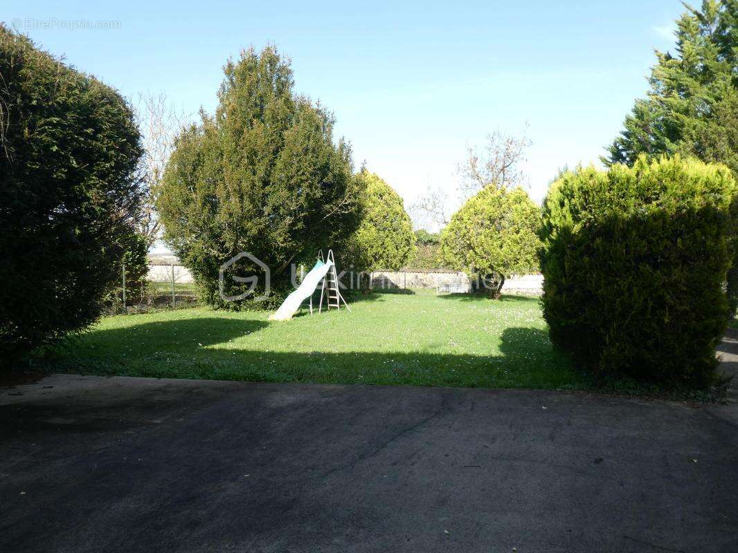  Maison 4 chambres avec terrain arboré de 1 548 m² – À 5 min de Saint-Jean-d'Angély - photo 7