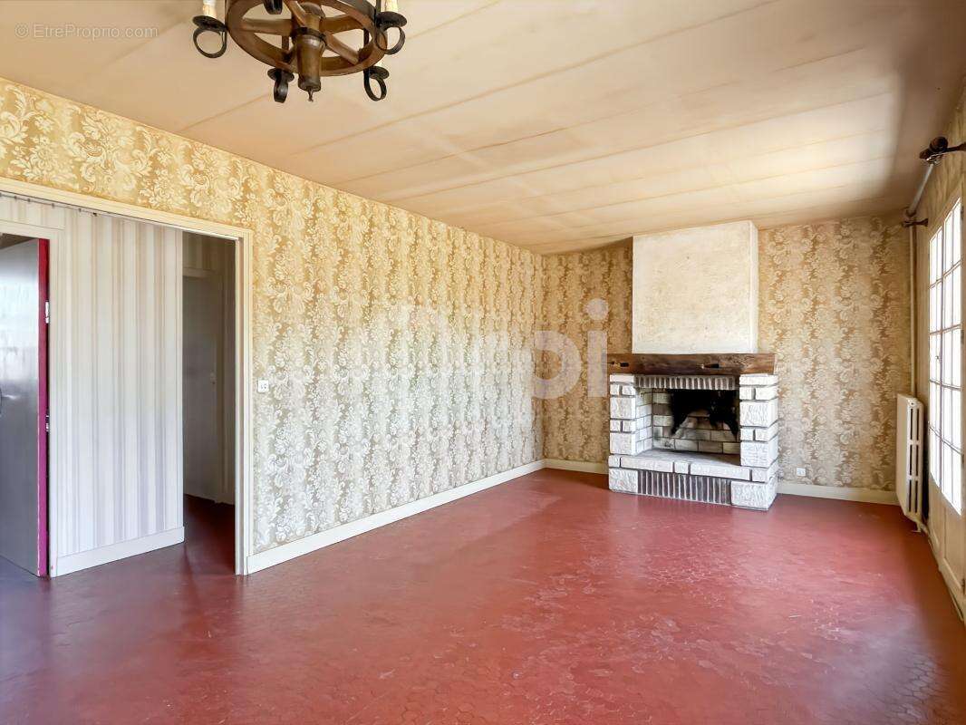 Maison à LA CROISILLE