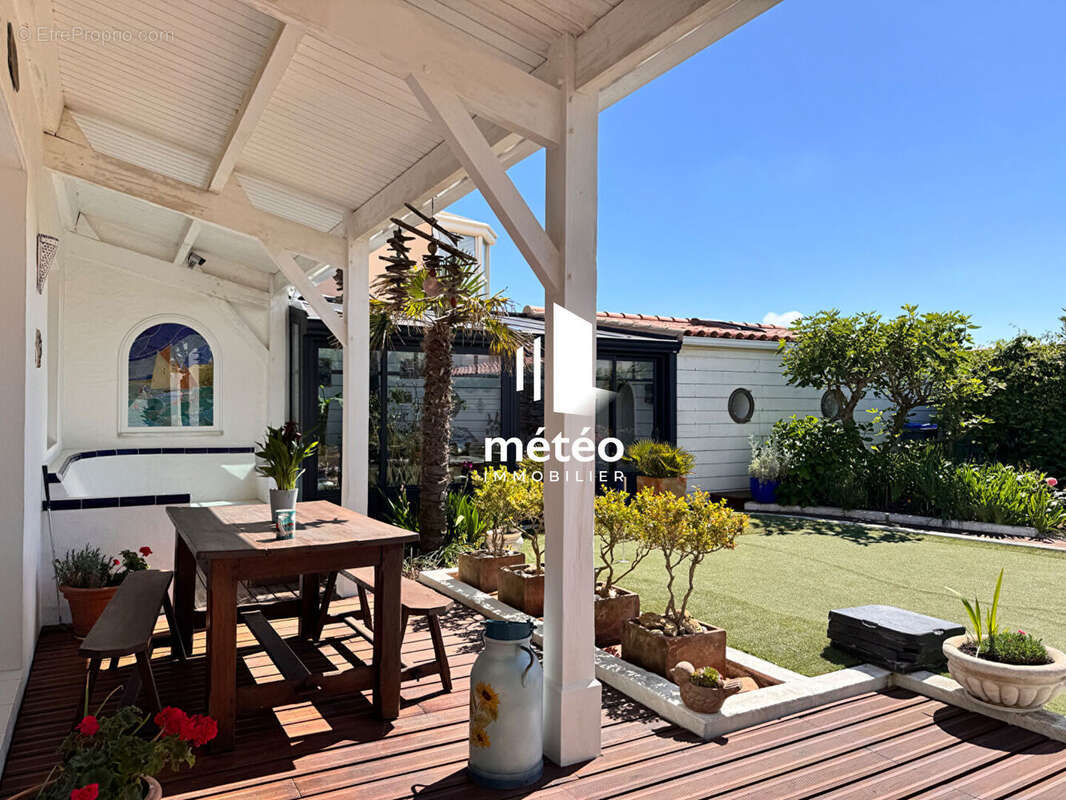 Maison à vendre à la Chaume avec vue mer et proche de la plage - photo 16
