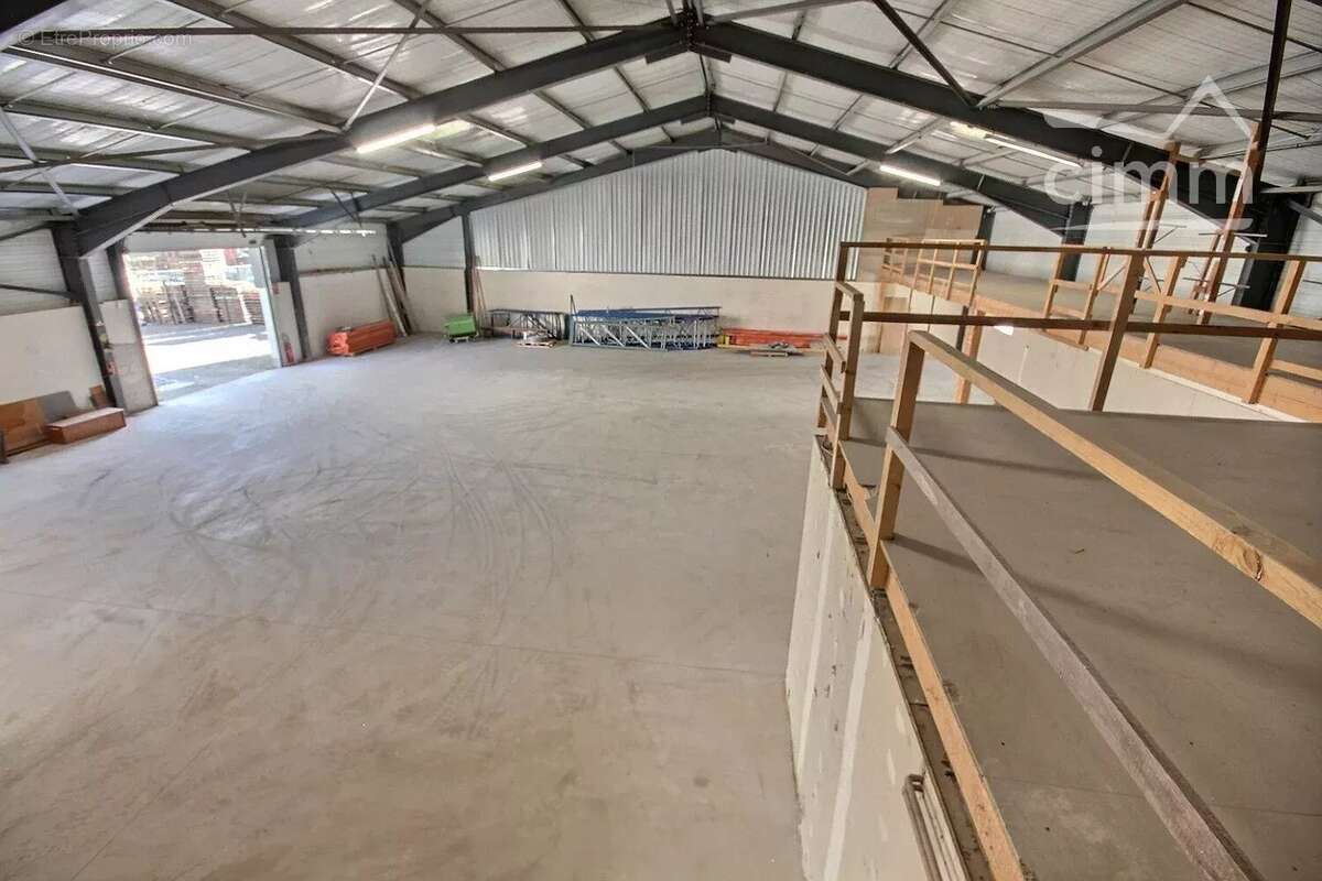 Commerce à LA ROCHETTE