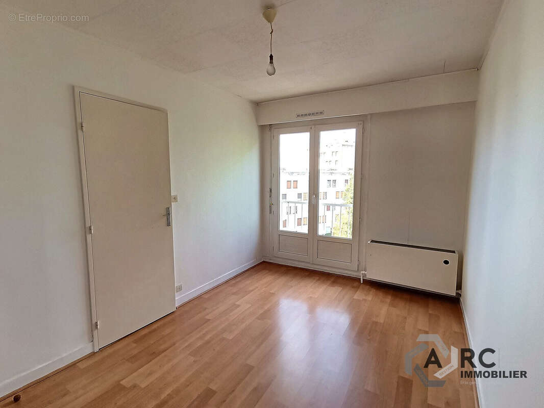 Appartement à SAINT-JEAN-DE-LA-RUELLE