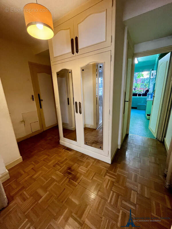 Appartement à PARIS-17E